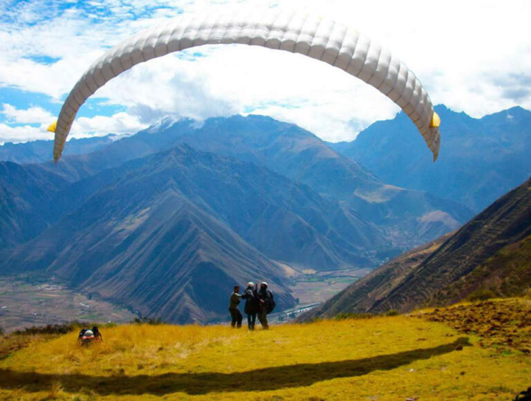 PARAGLIDING OVER THE SACRED VALLEY OF THE INCAS -imagen 1